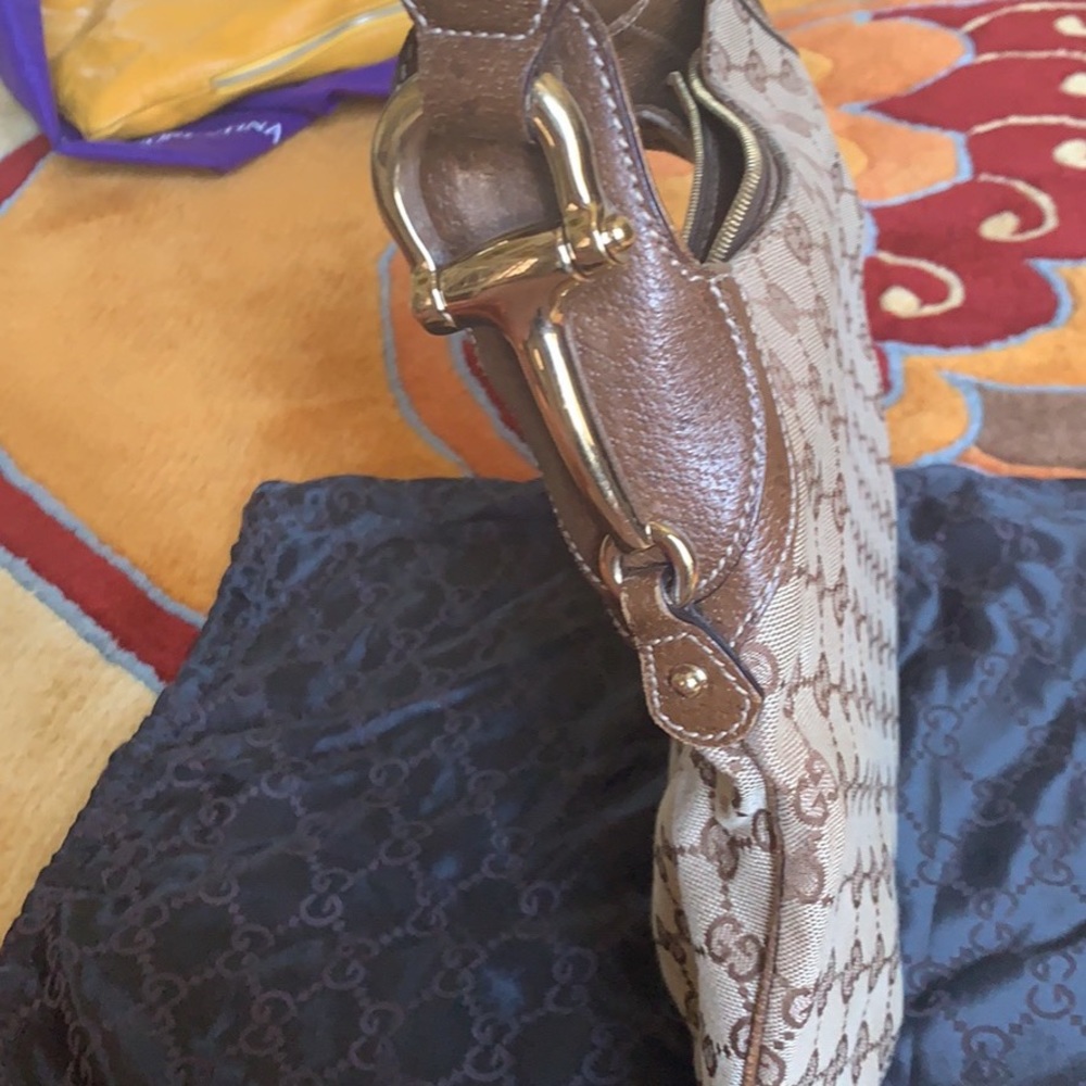 Gucci Purse. - Picture 3 of 5